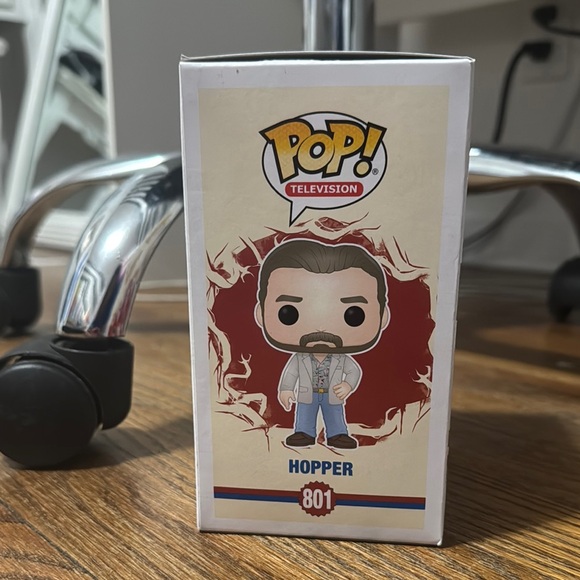 Hopper Season 3 Funko Pop - Picture 2 of 4